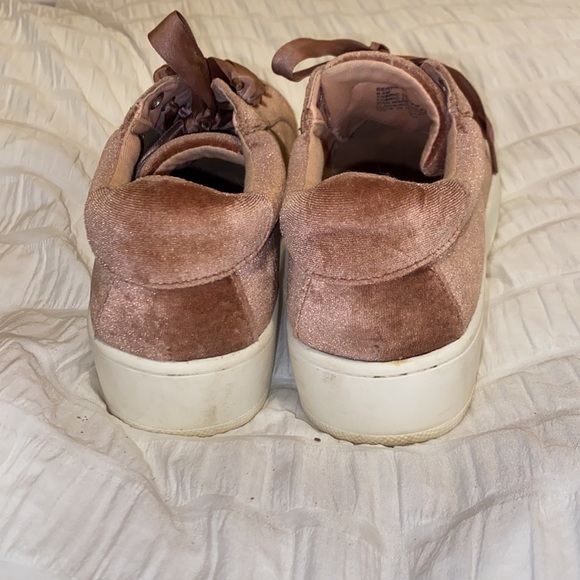 STEVE MADDEN VELVET SNEAKERS - Picture 4 of 4
